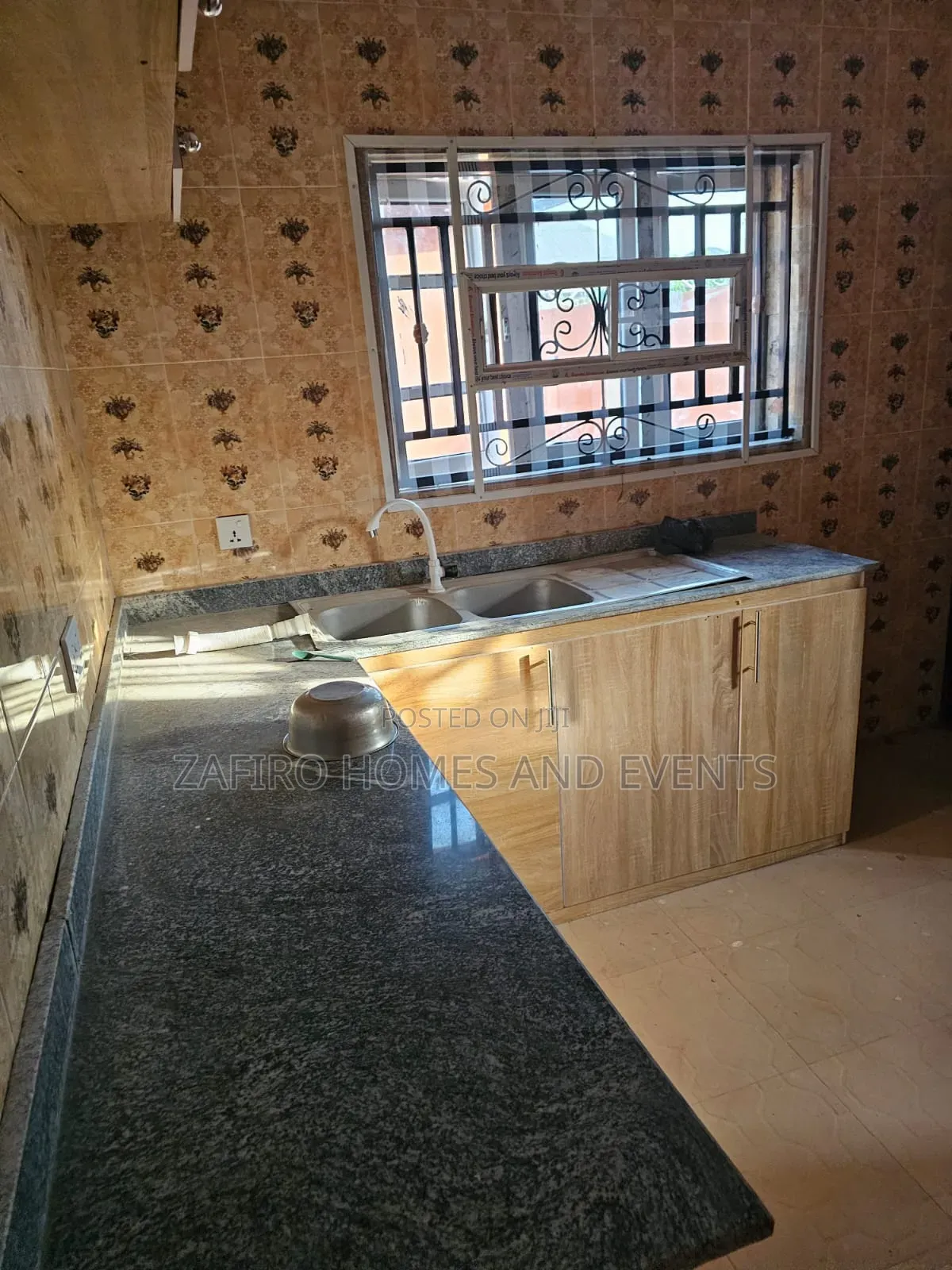 5bdrm Bungalow in Iyalode Area Akobo for sale