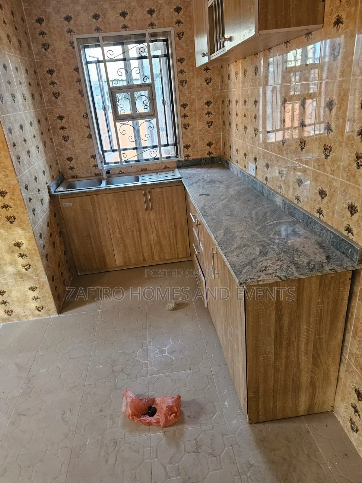 5bdrm Bungalow in Iyalode Area Akobo for sale