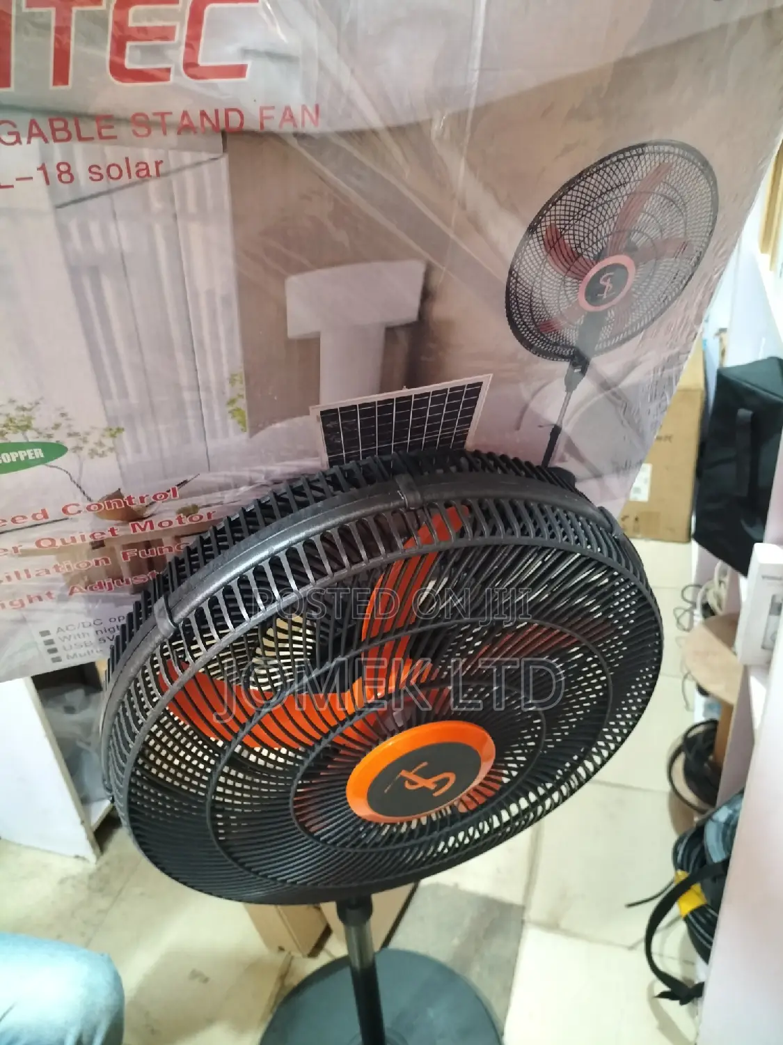 18'' Inch Rechargeable Solar Standing Fan + Panel+ Bulbs