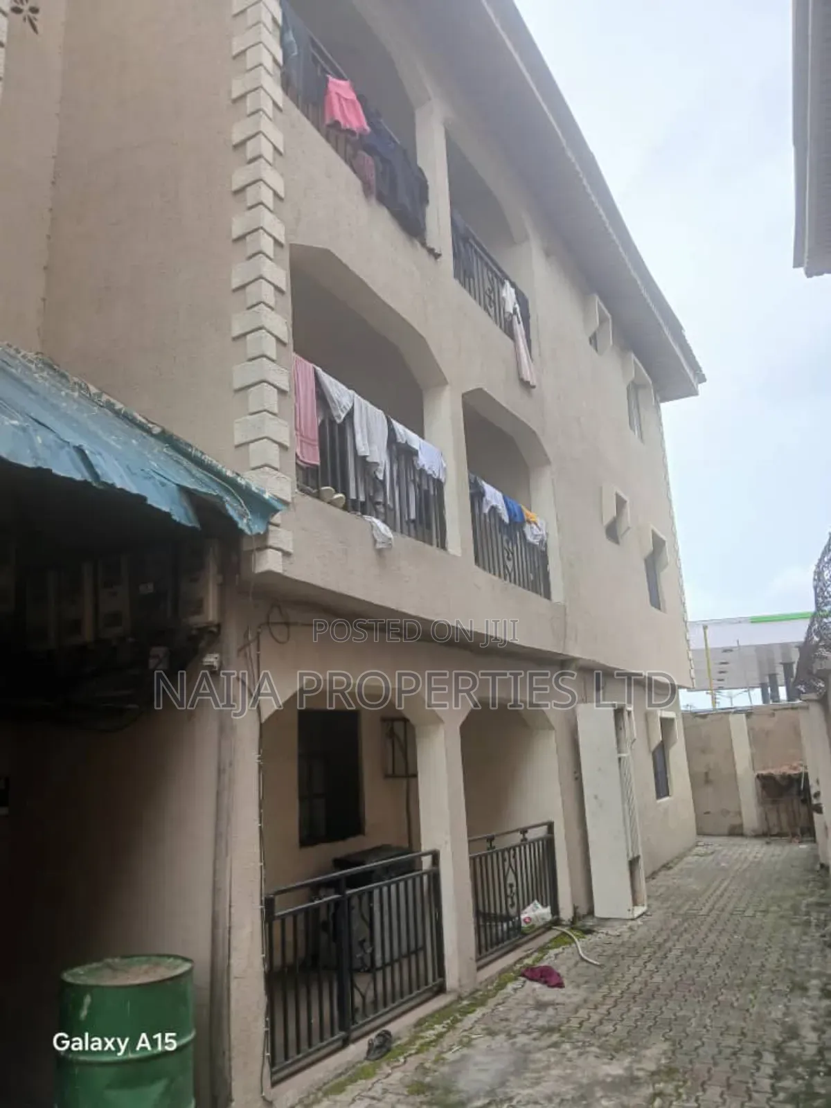 3bdrm Block of Flats in Majek, Sangotedo for sale