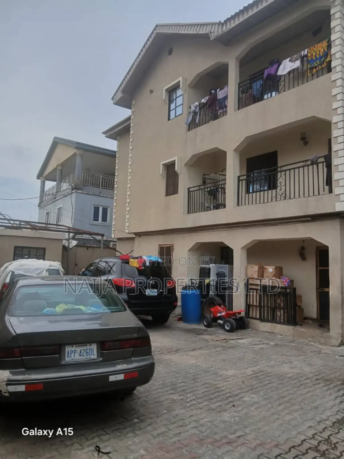 3bdrm Block of Flats in Majek, Sangotedo for sale