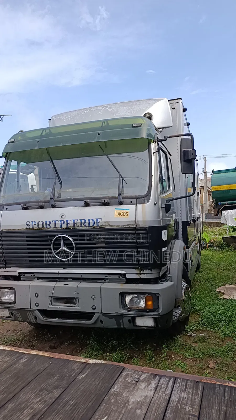 Super Clean Mercedes Benz Truck 2433