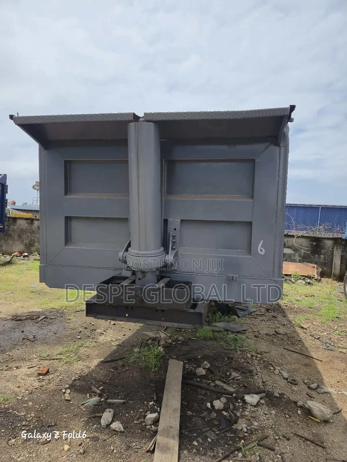 A Two Axle Refurbished 30tons Trailer Bucket With Super 30spring
