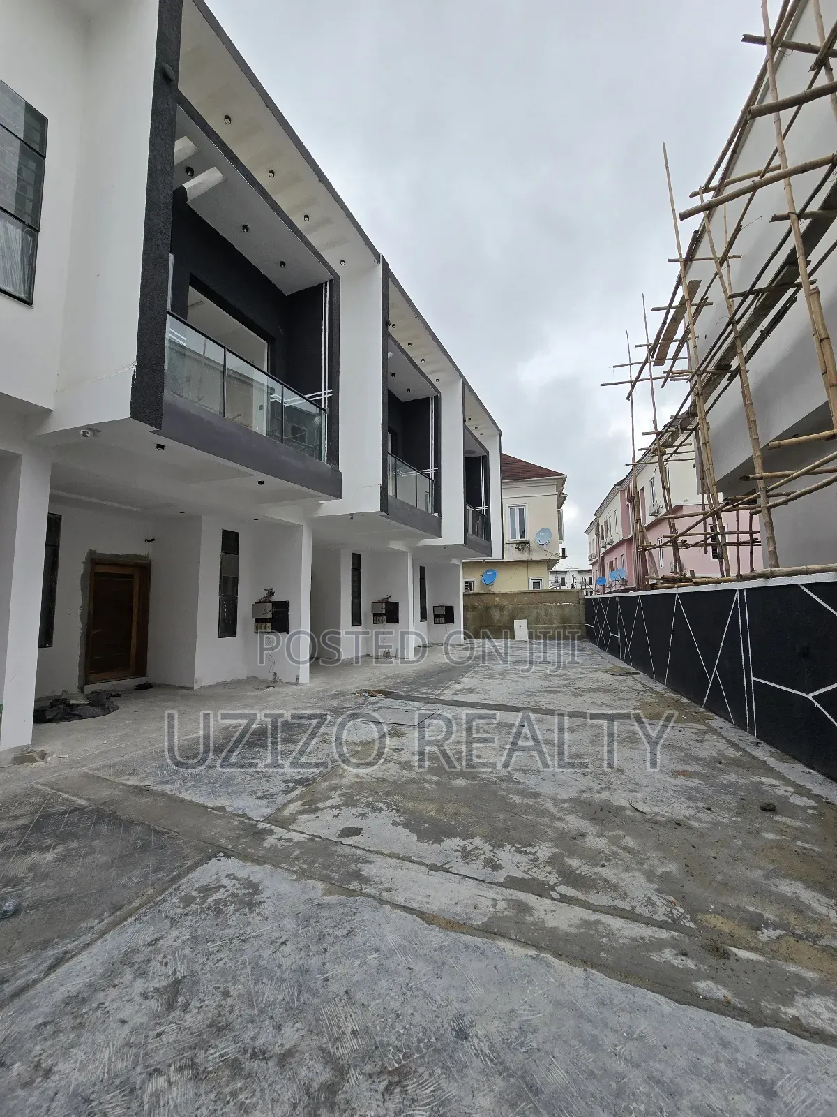 Furnished 4bdrm Townhouse/Terrace in Chevron for Sale