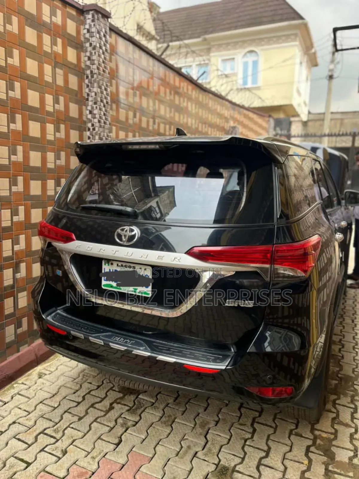 Toyota Fortuner 2022 Black