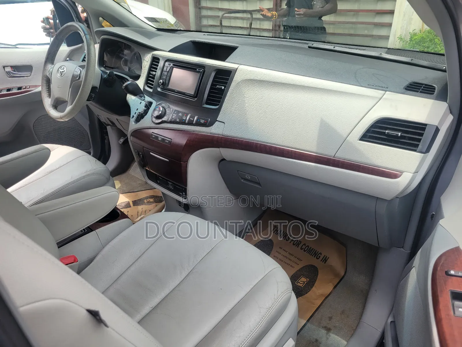 Toyota Sienna XLE AWD 7-Passenger 2013 Silver