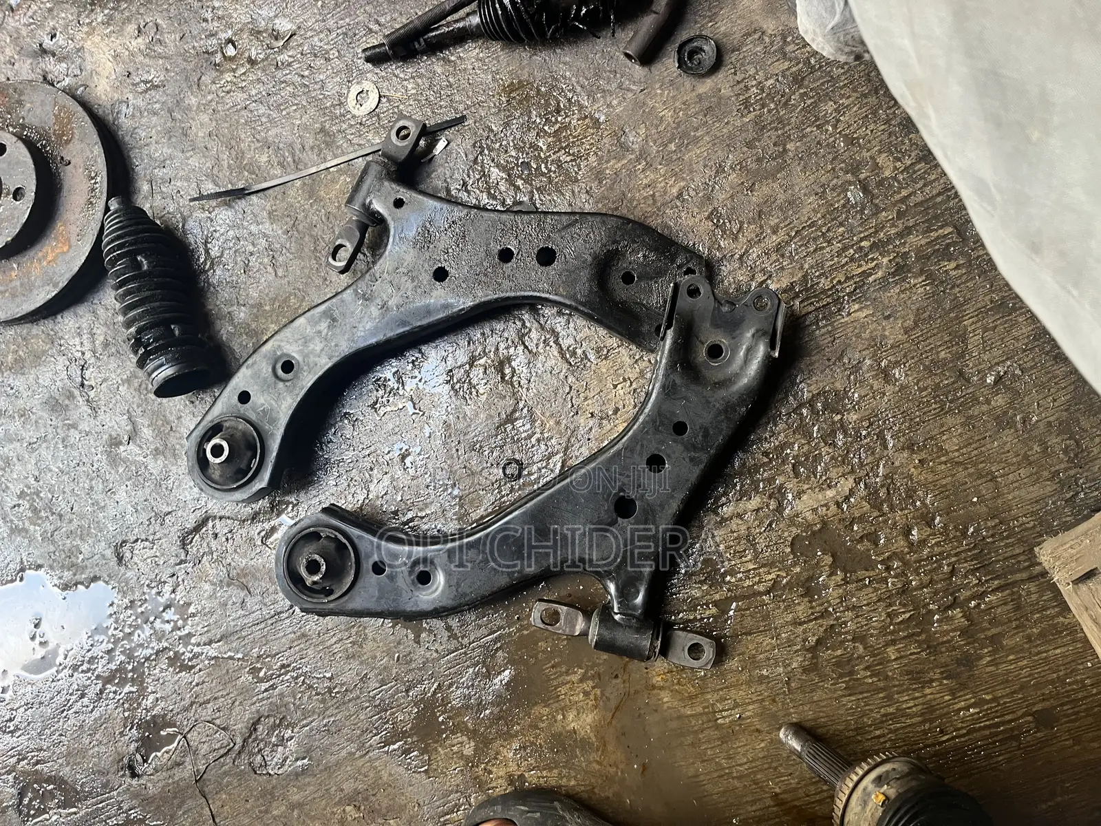 Tokunbo Lower Arm (Control Arm) Toyota Camry 2020