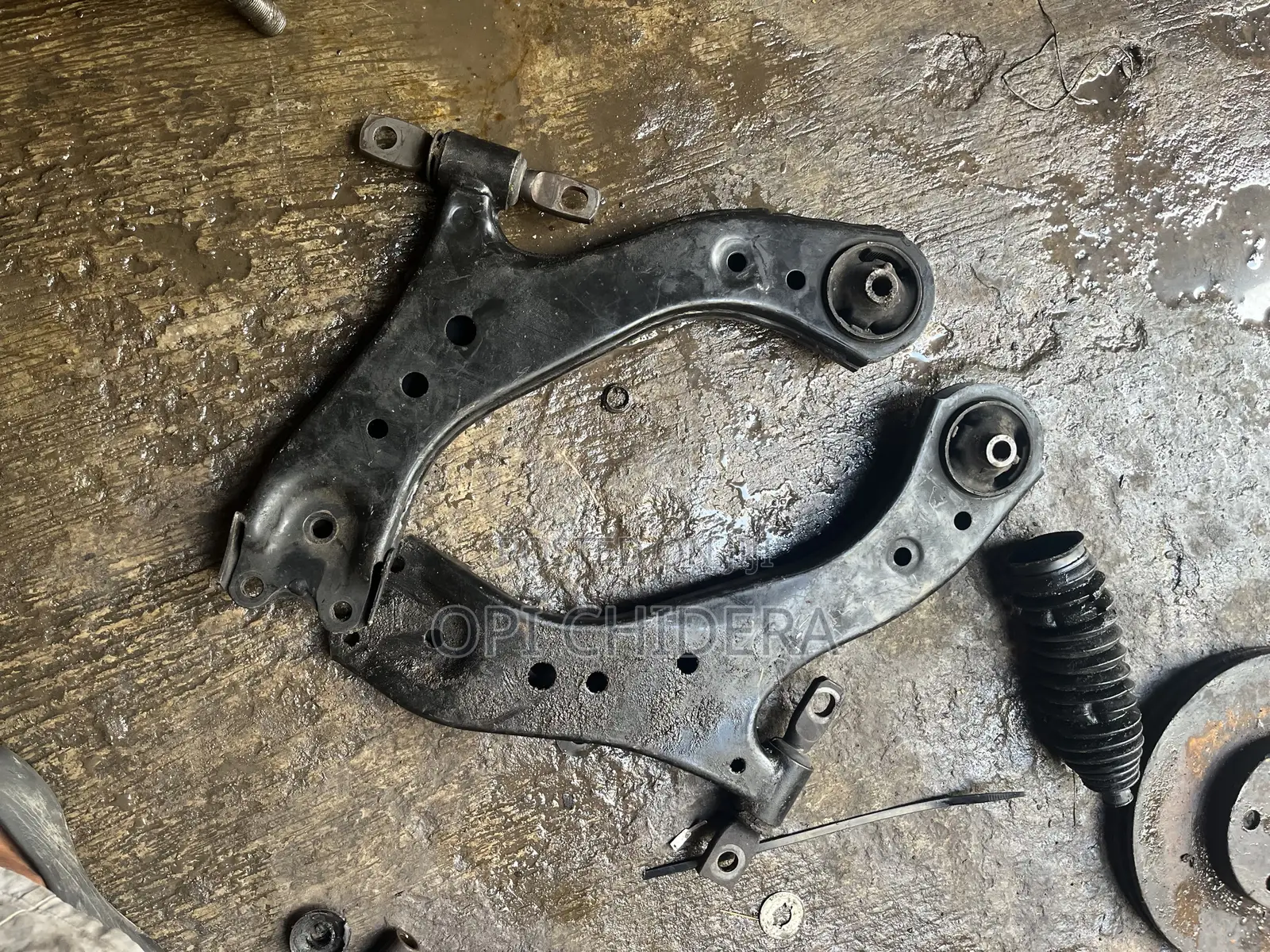 Tokunbo Lower Arm (Control Arm) Toyota Camry 2020