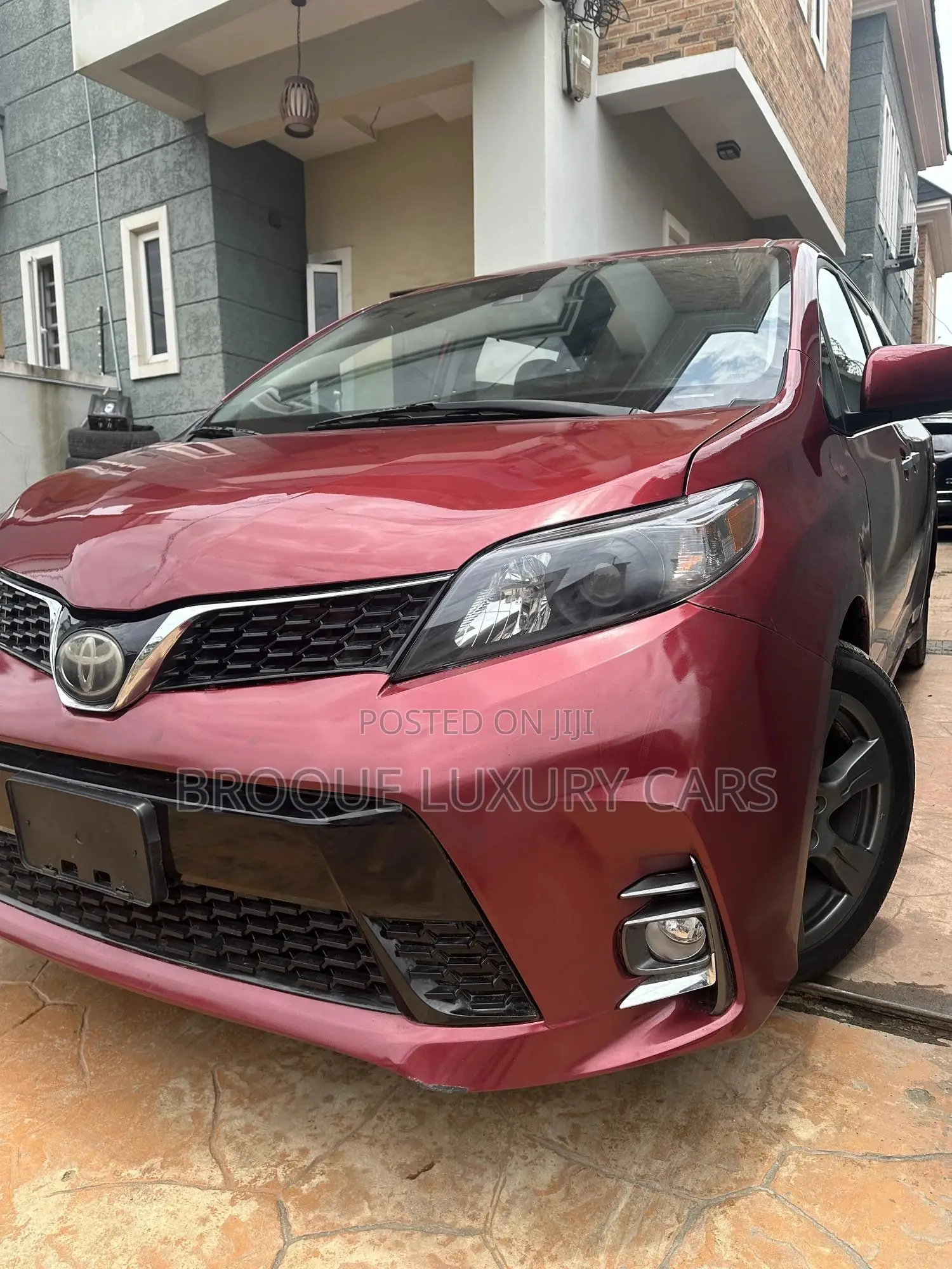 Toyota Sienna SE (3.5L 6cyl 8A) 2018 Red