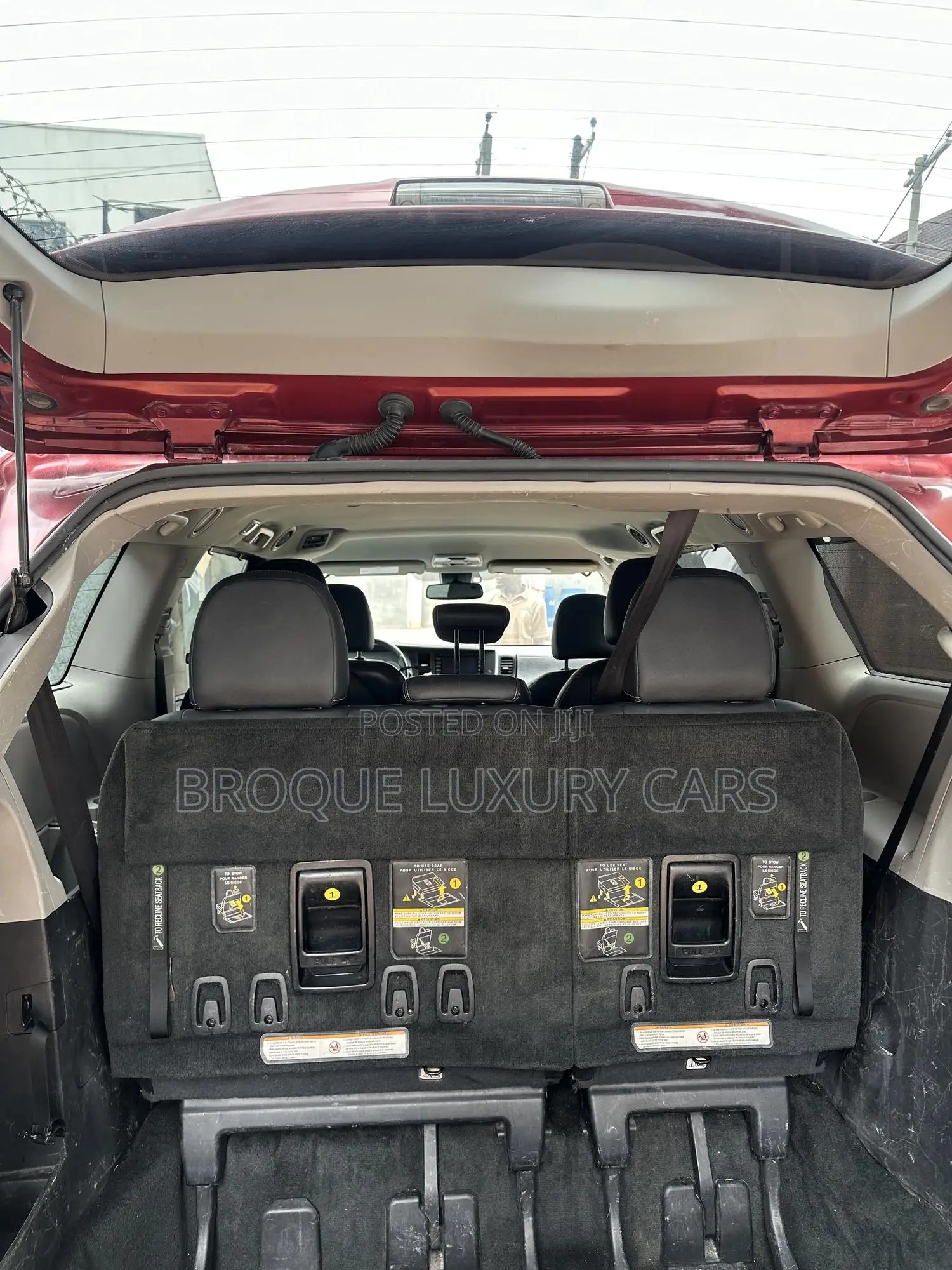 Toyota Sienna SE (3.5L 6cyl 8A) 2018 Red