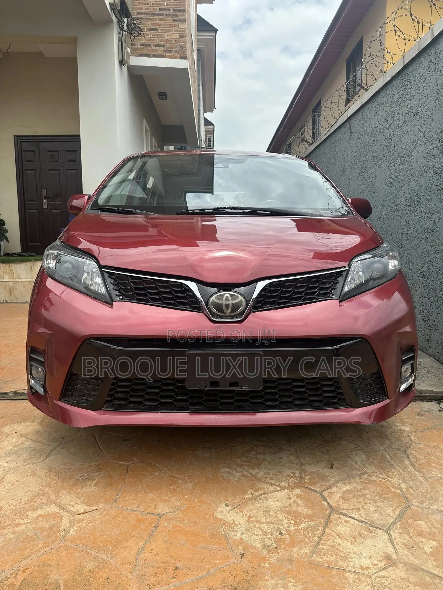 Toyota Sienna SE (3.5L 6cyl 8A) 2018 Red