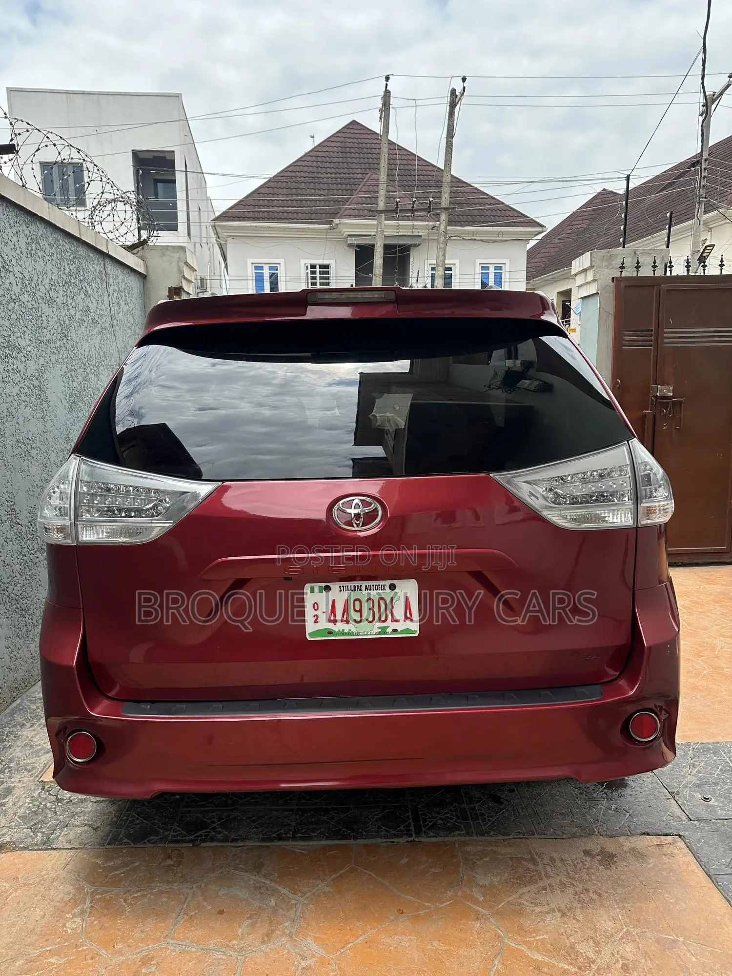 Toyota Sienna SE (3.5L 6cyl 8A) 2018 Red