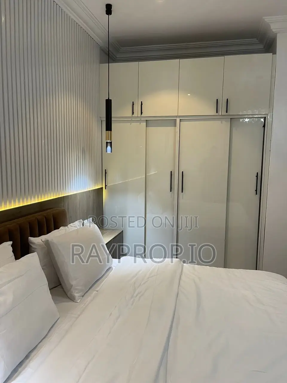 950317rt - 1 Bedroom Shortlet in Lekki Phase 1