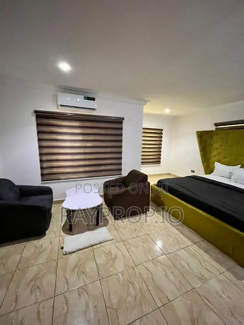 750863qh - 3 Bedroom Shortlet in Ajah