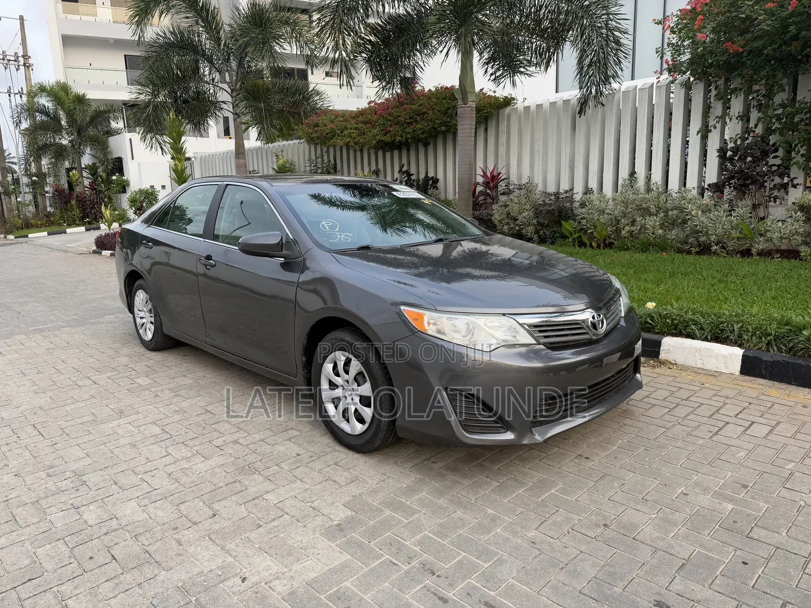 Toyota Camry LE 4dr Sedan (2.5L 4cyl 6A) 2014 Gray