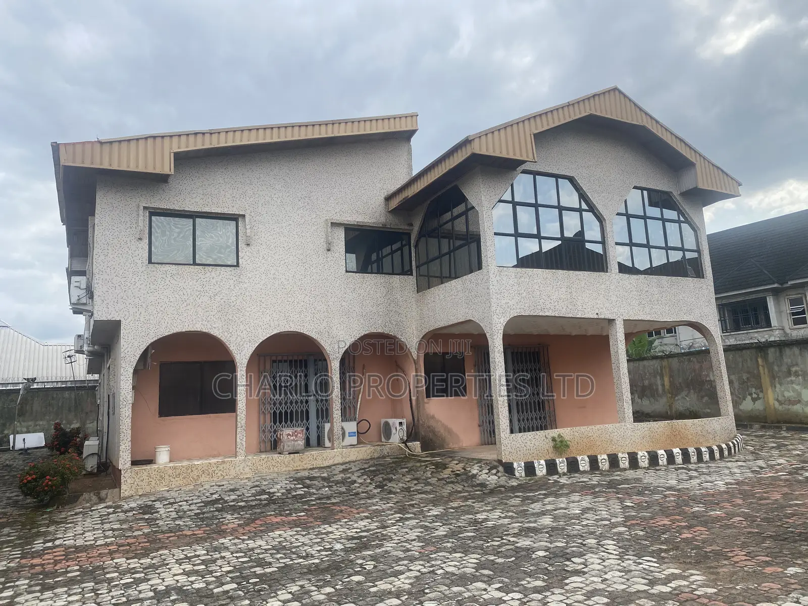 6bdrm Duplex in Benin City for sale