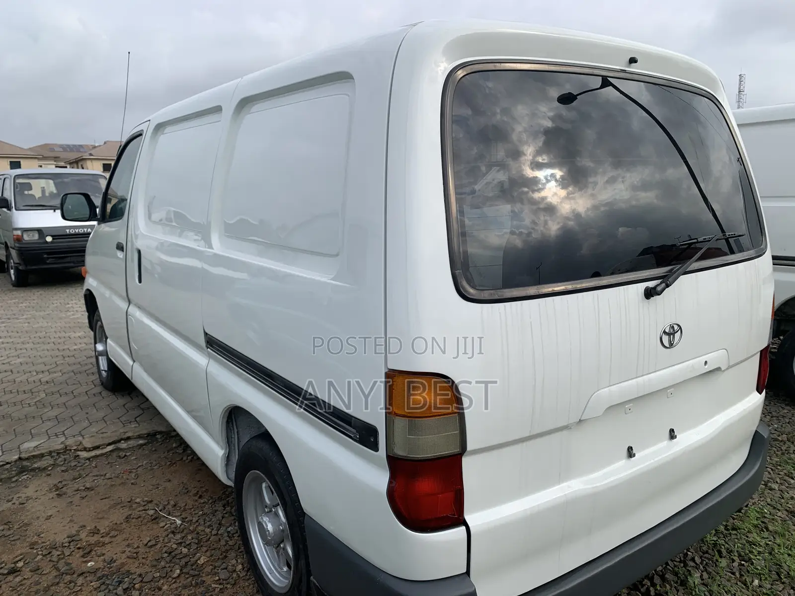 Toyota Grand HiAce 2005 White