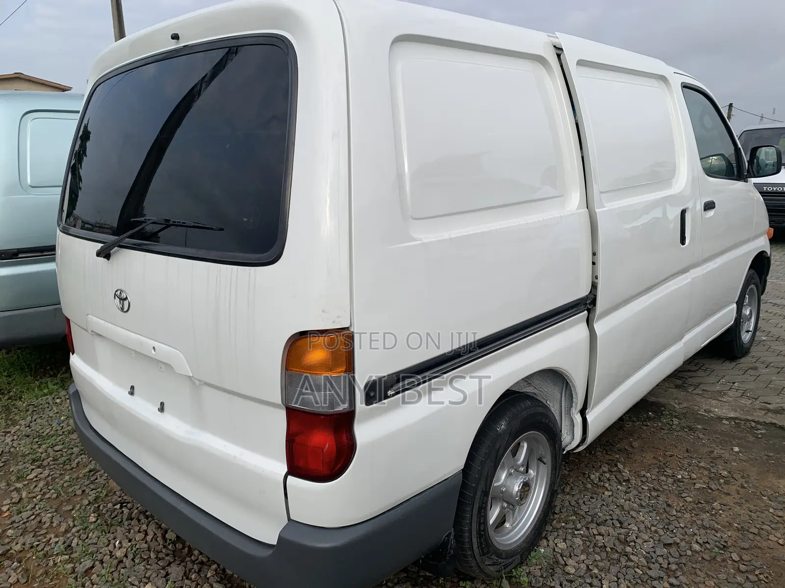 Toyota Grand HiAce 2005 White
