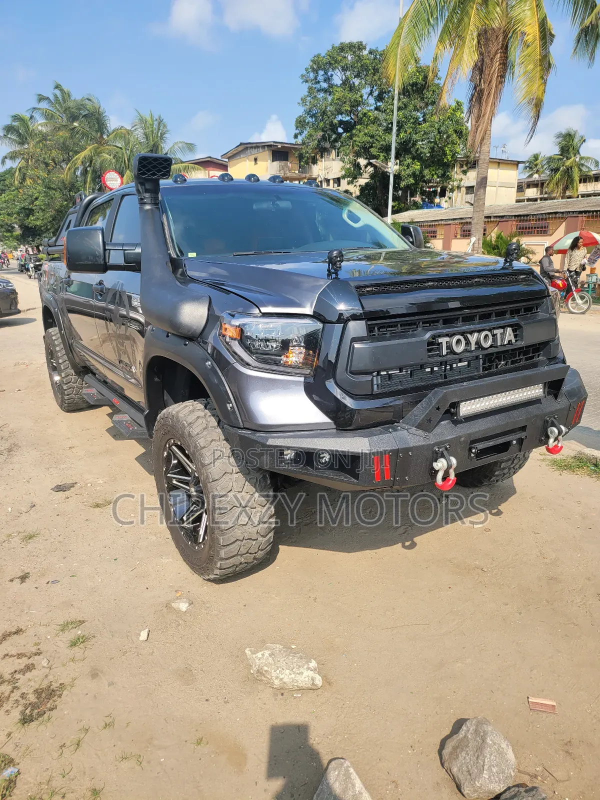 Toyota Tundra 1794 5.7L V8 w/FFV 4x4 CrewMax 5.6 ft. box 145.7 in. WB