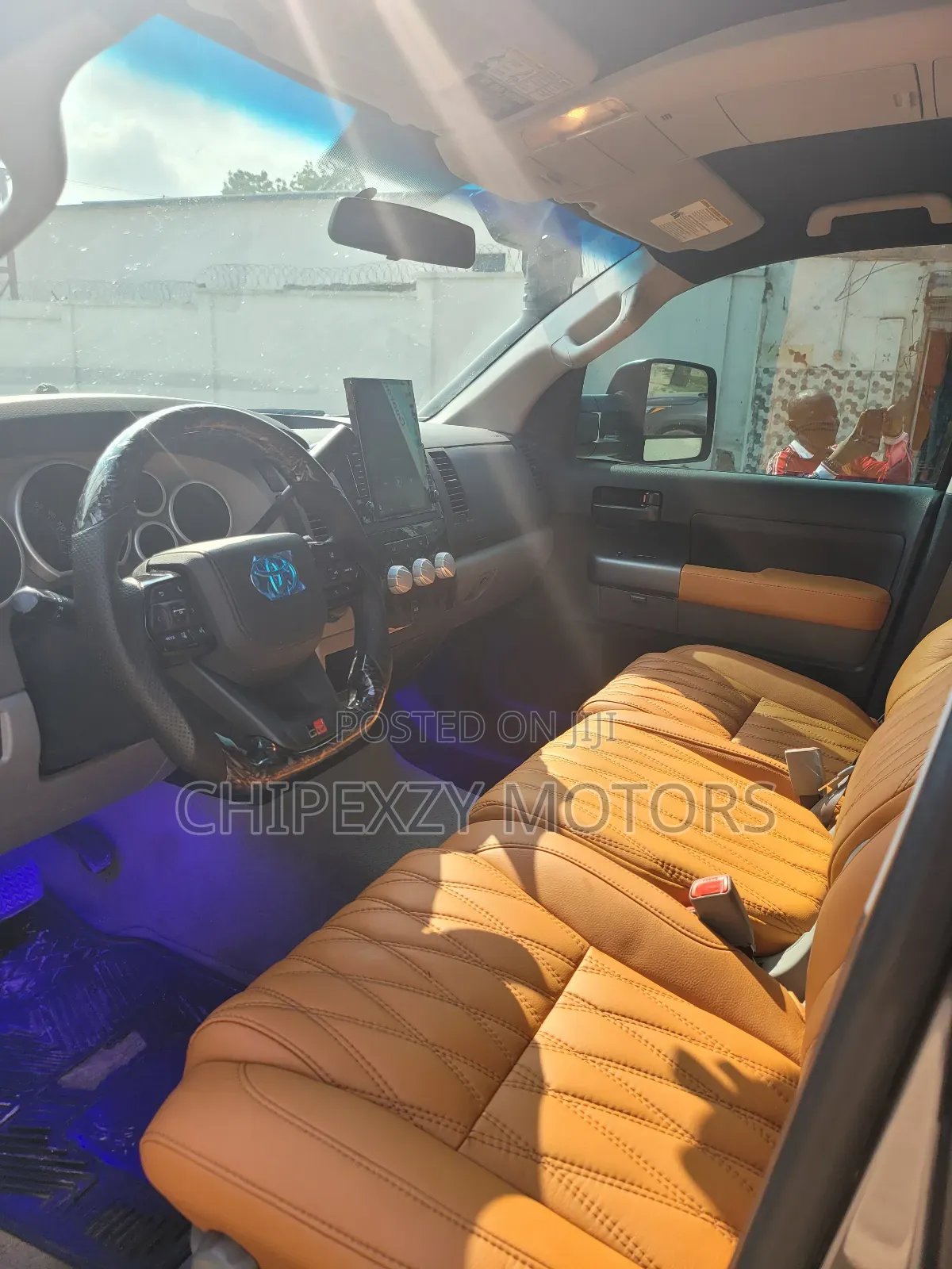 Toyota Tundra 1794 5.7L V8 w/FFV 4x4 CrewMax 5.6 ft. box 145.7 in. WB
