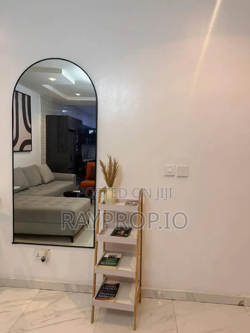 814280se - Elegant 1 Bedroom Shortlet in Lekki Phase 1