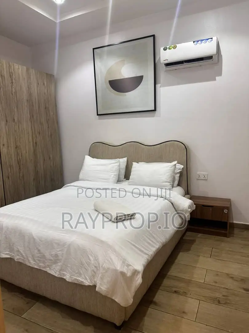 814280se - Elegant 1 Bedroom Shortlet in Lekki Phase 1