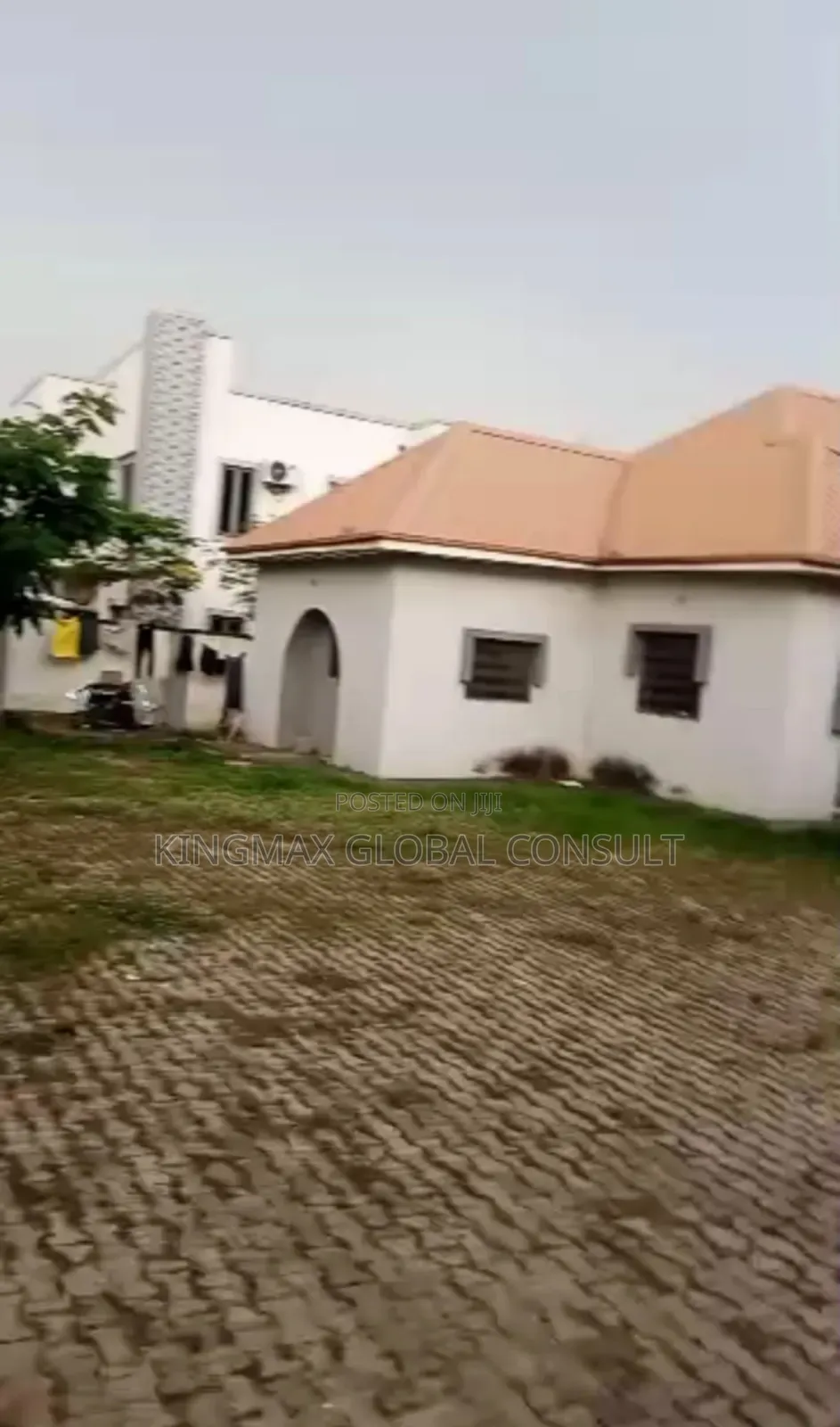8bdrm Bungalow in Kado Abuja for sale