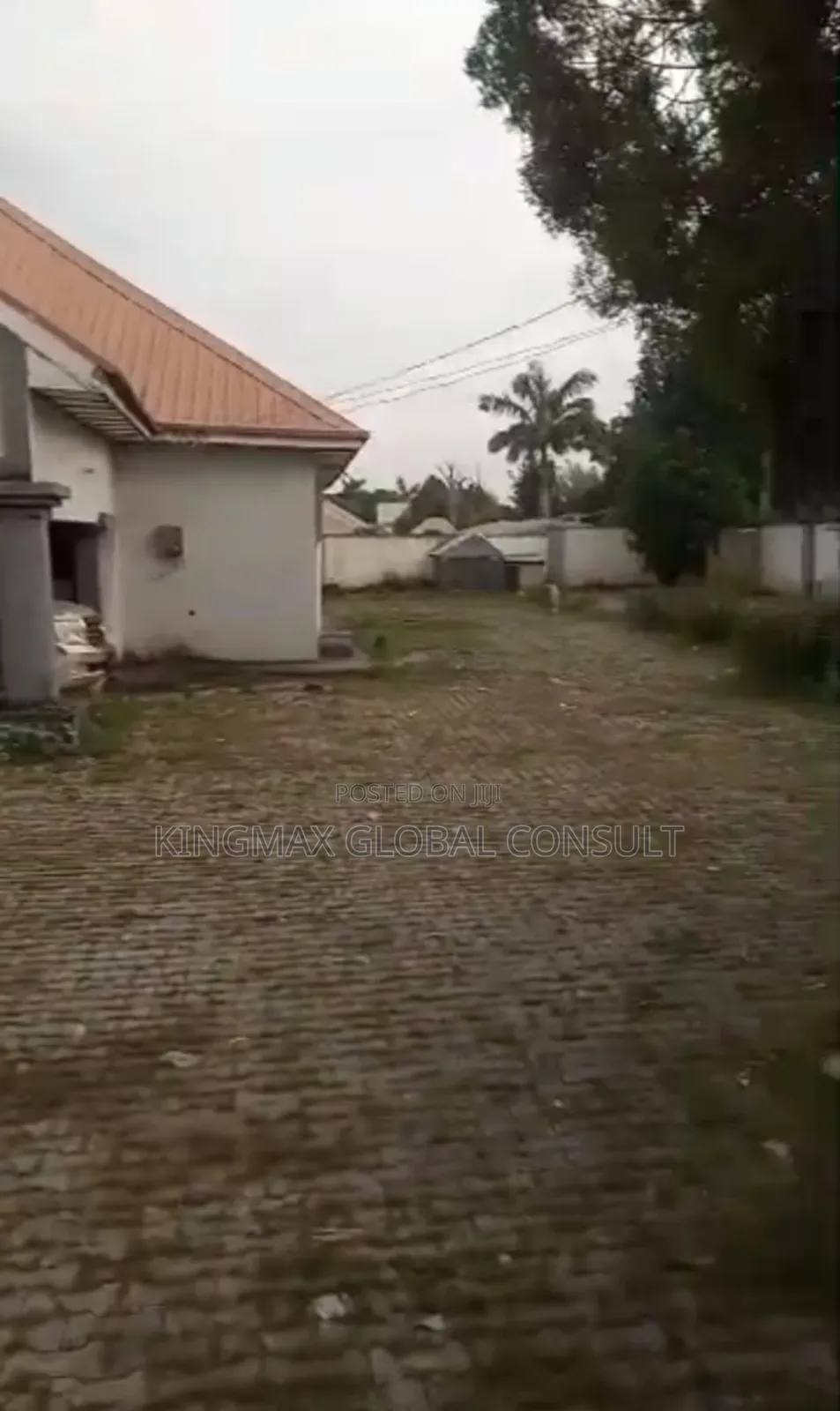 8bdrm Bungalow in Kado Abuja for sale