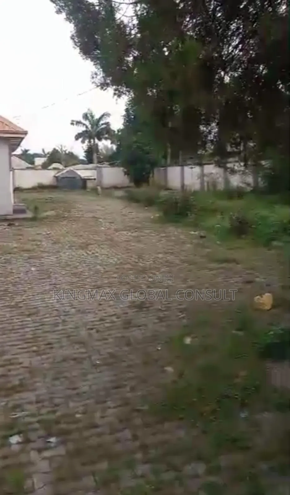 8bdrm Bungalow in Kado Abuja for sale
