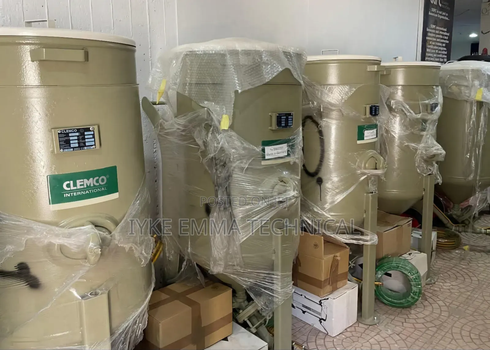 Clemco Sand Blasting Pot and All Accessories