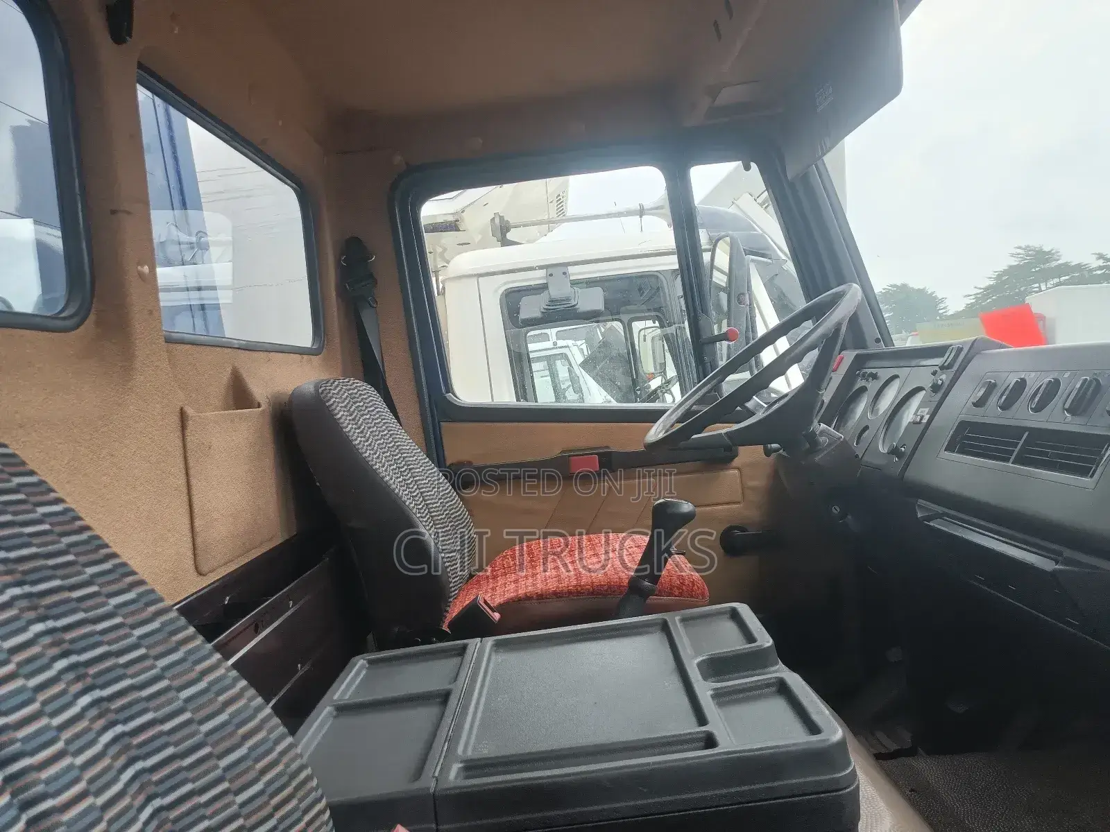 Mercedes Benz 1320 Cargo Truck With Lift Gate