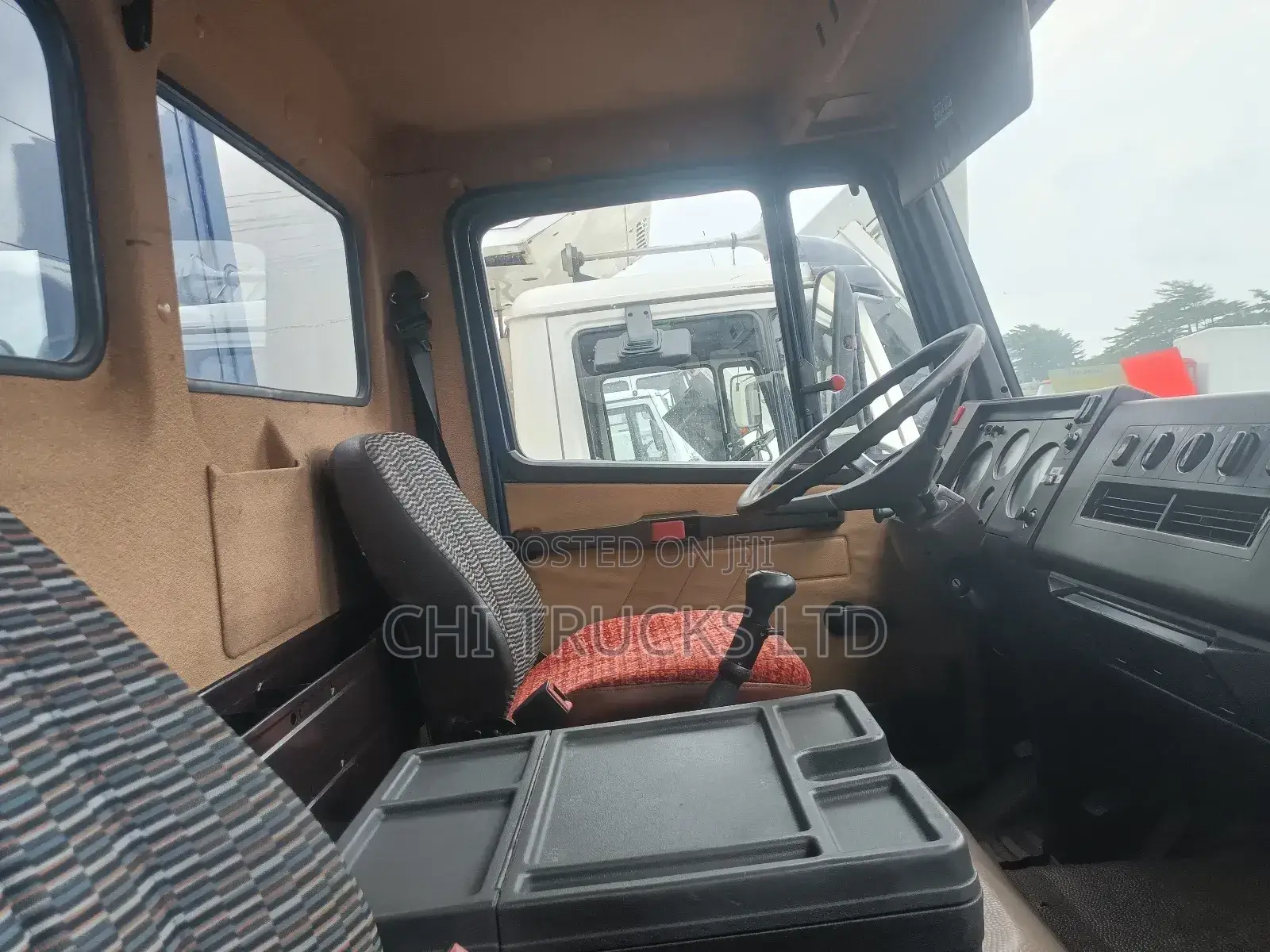 Mercedes Benz 1320 Cargo Truck With Lift Gate