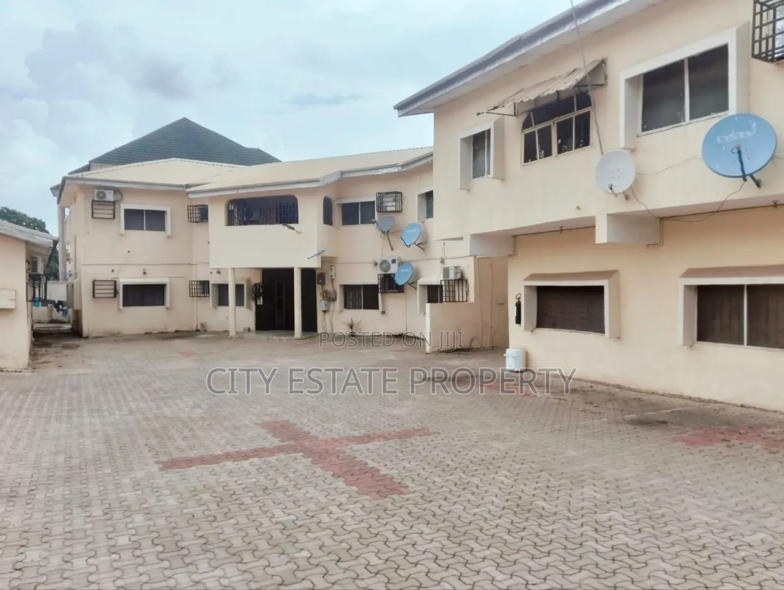 3bdrm Block of Flats in City Estate, Utako for rent