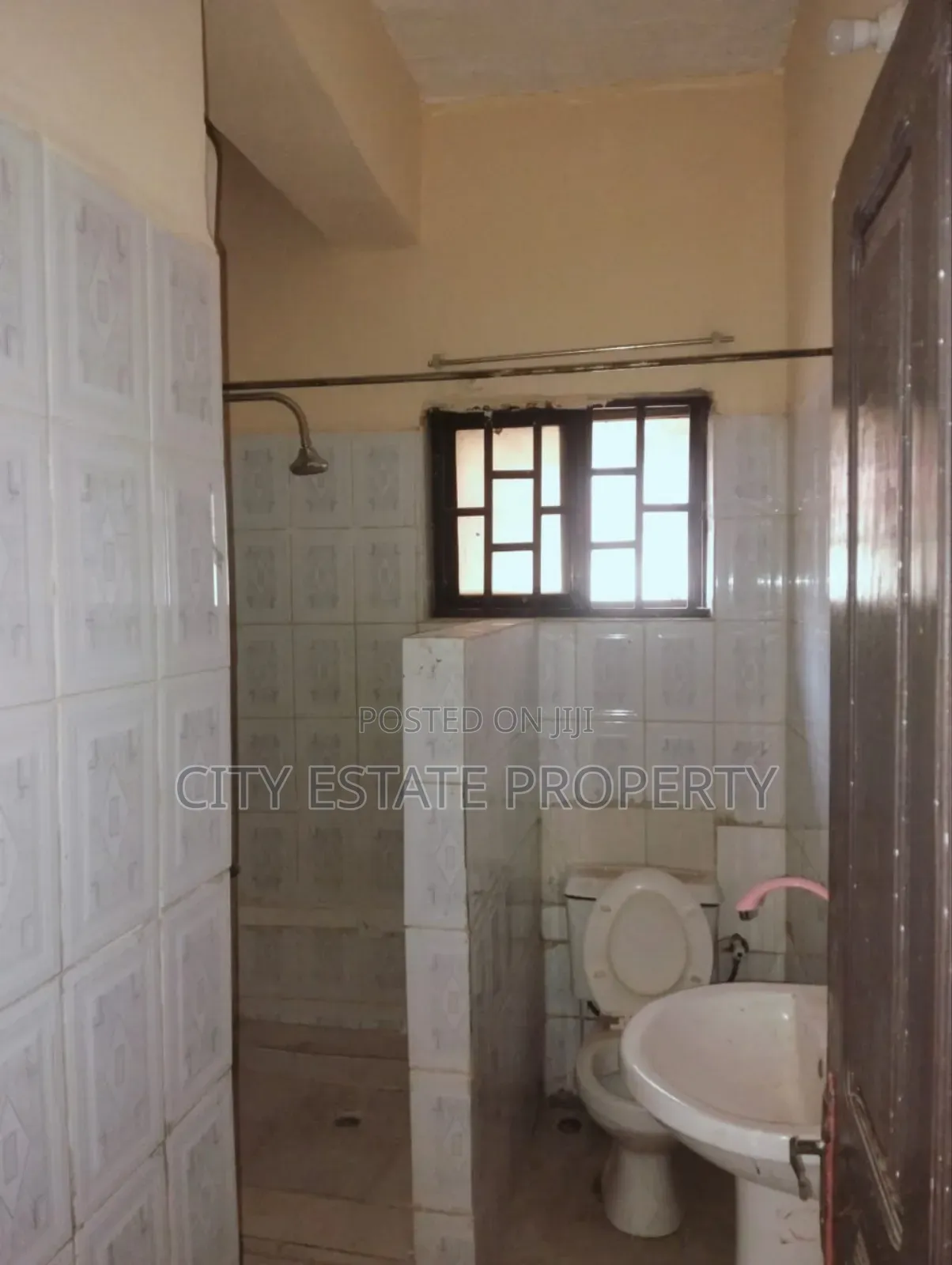 3bdrm Block of Flats in City Estate, Utako for rent