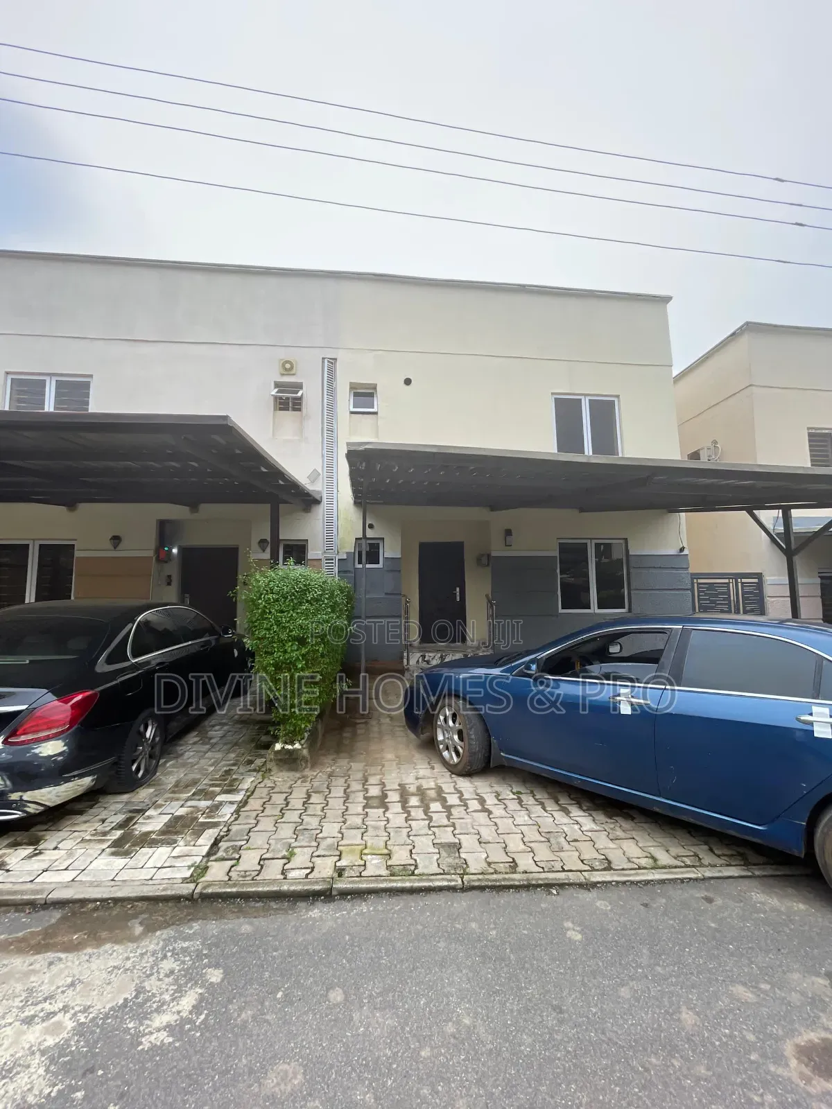 4bdrm Duplex in Life Camp for sale