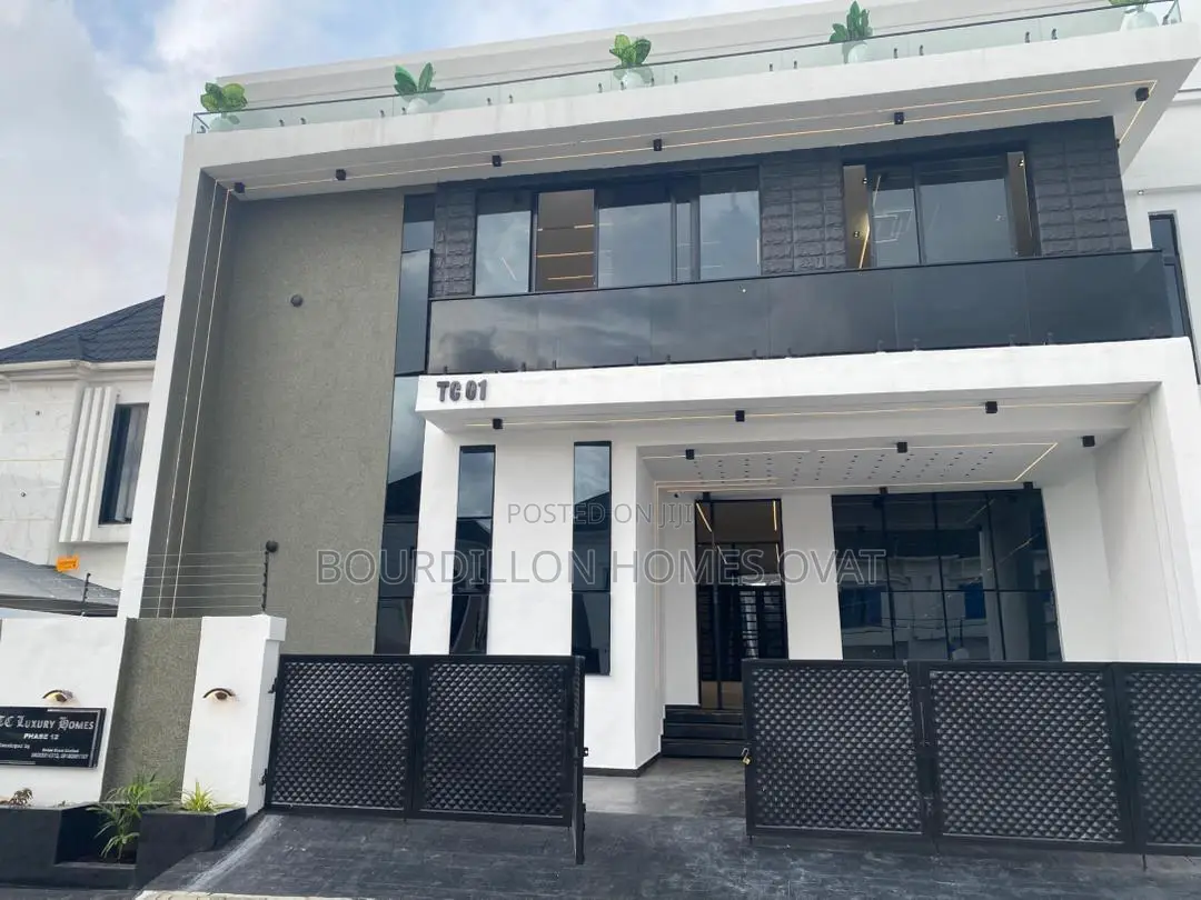 5bdrm Duplex in Addo Road, Ajah for sale