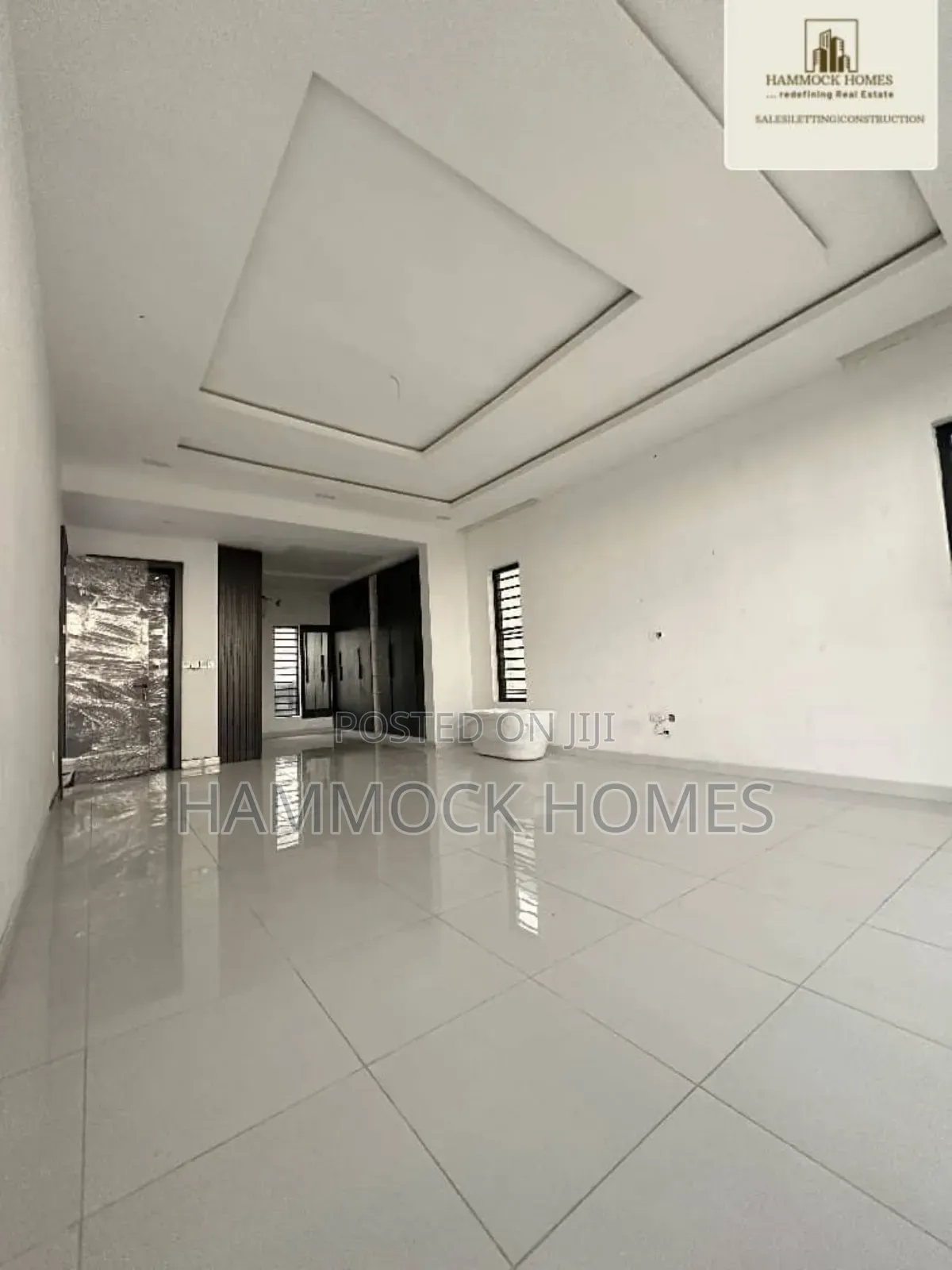 5bdrm Penthouse in Agodi Gra for sale