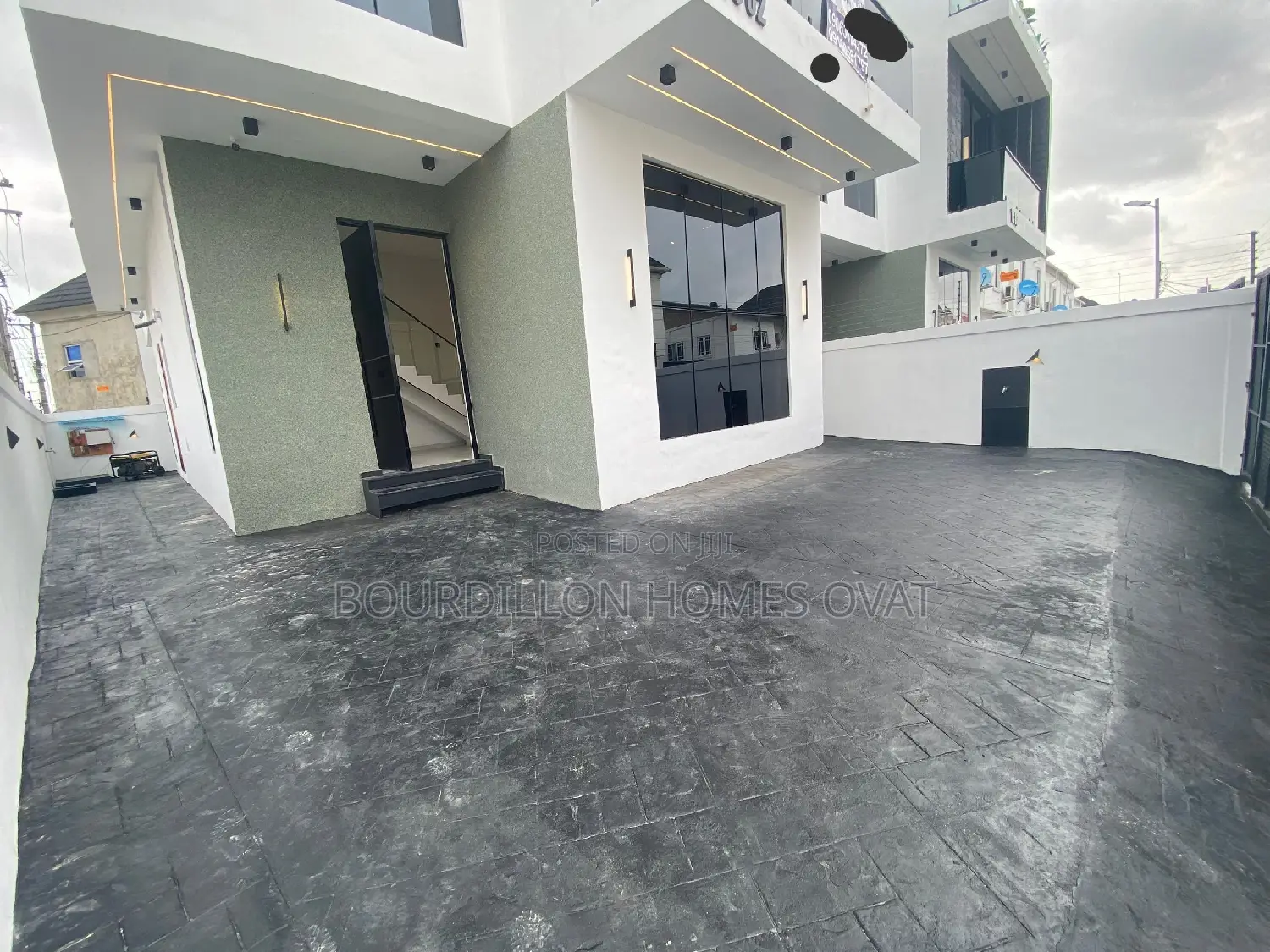 4bdrm Duplex in Addo Road, Ajah for sale