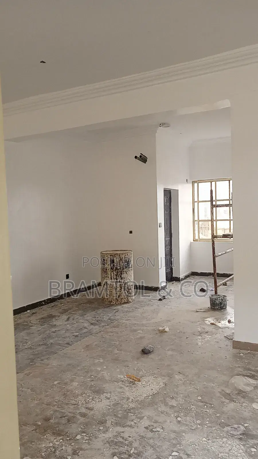 36sqm Office/Shop in a Serviced Plaza in Jabi