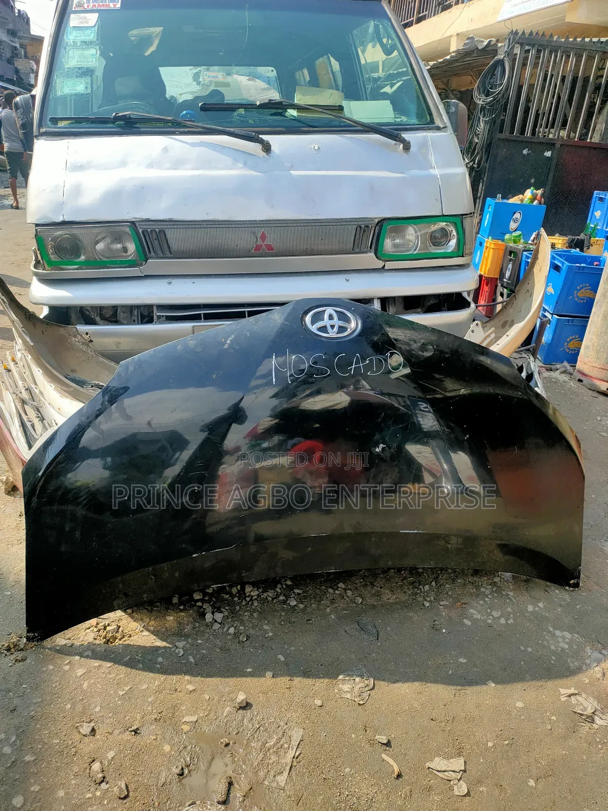Toyota Bonnet Sienna 2015