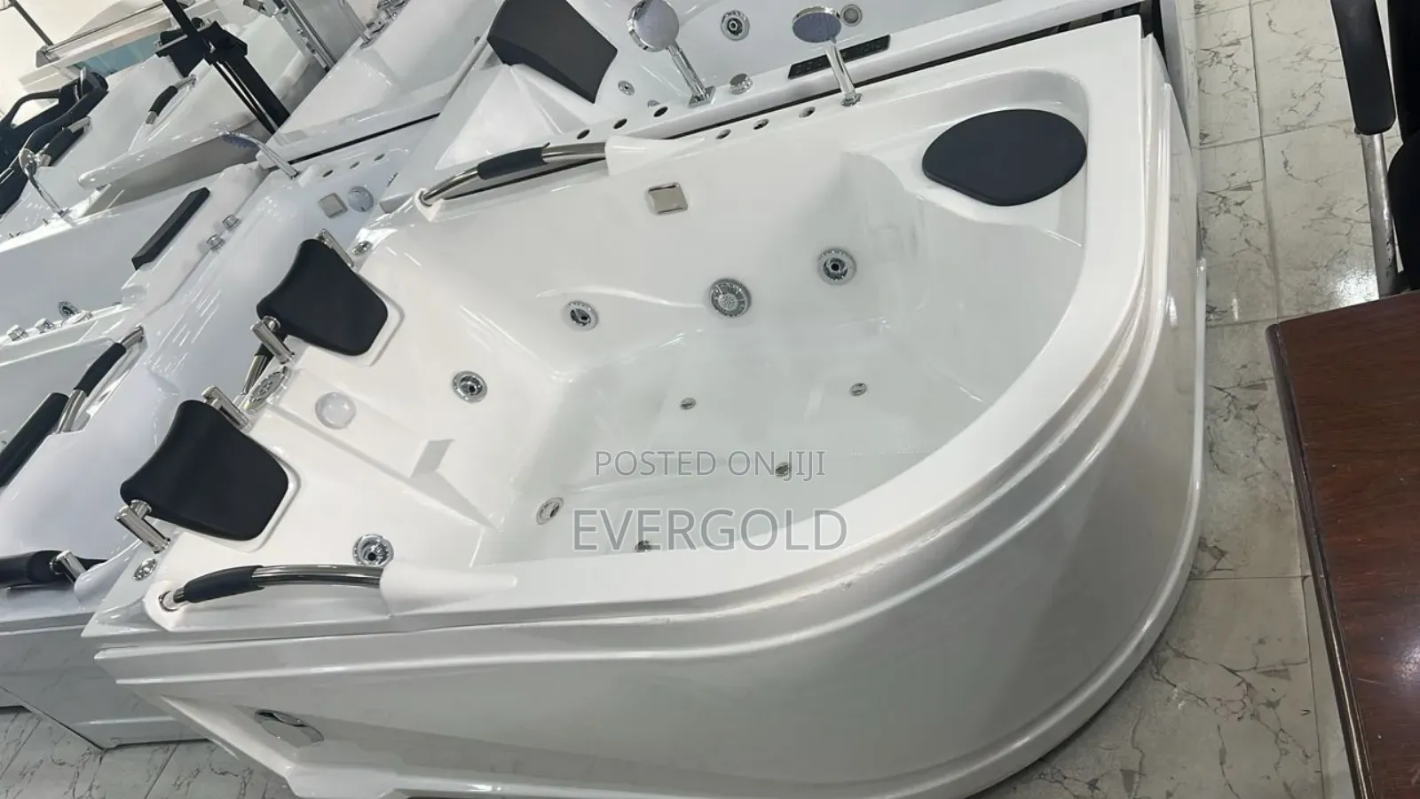 Double Jacuzzi White With Complete Accessories