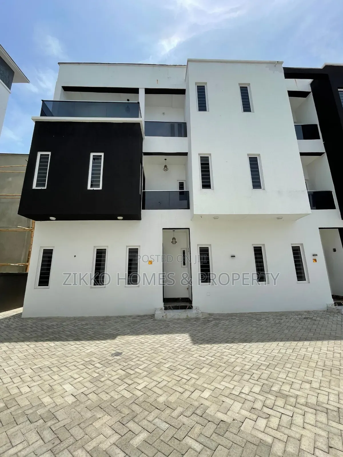 4bdrm Townhouse/Terrace in Mobil Road, Lekki for sale