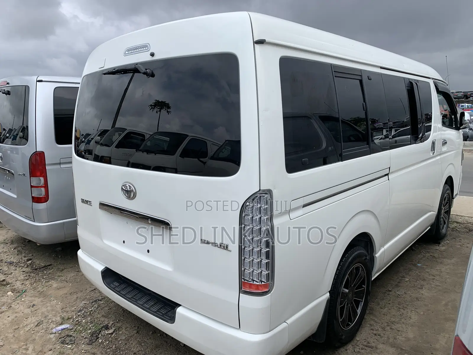 Toyota HiAce 2013 White