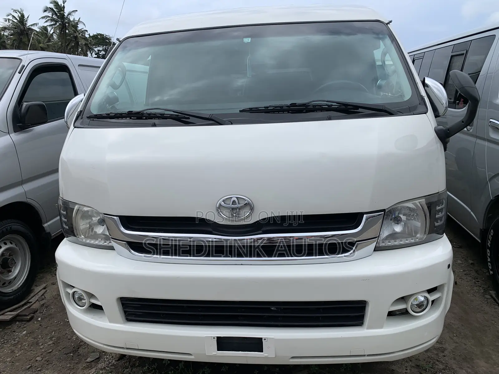 Toyota HiAce 2013 White