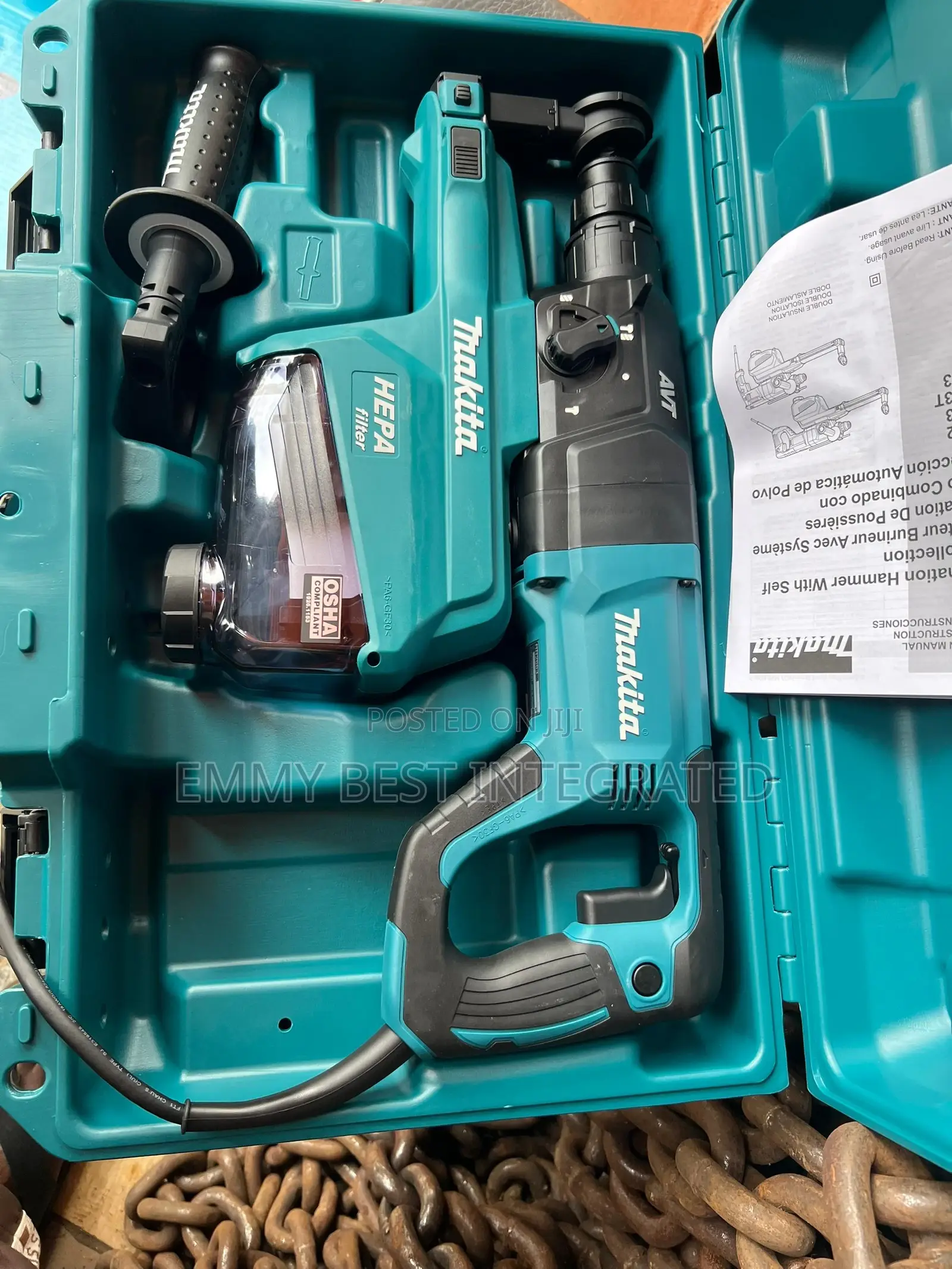 Makita Hr2661 1" Avt Rotary Hammer With Hepa Dust Extractor.