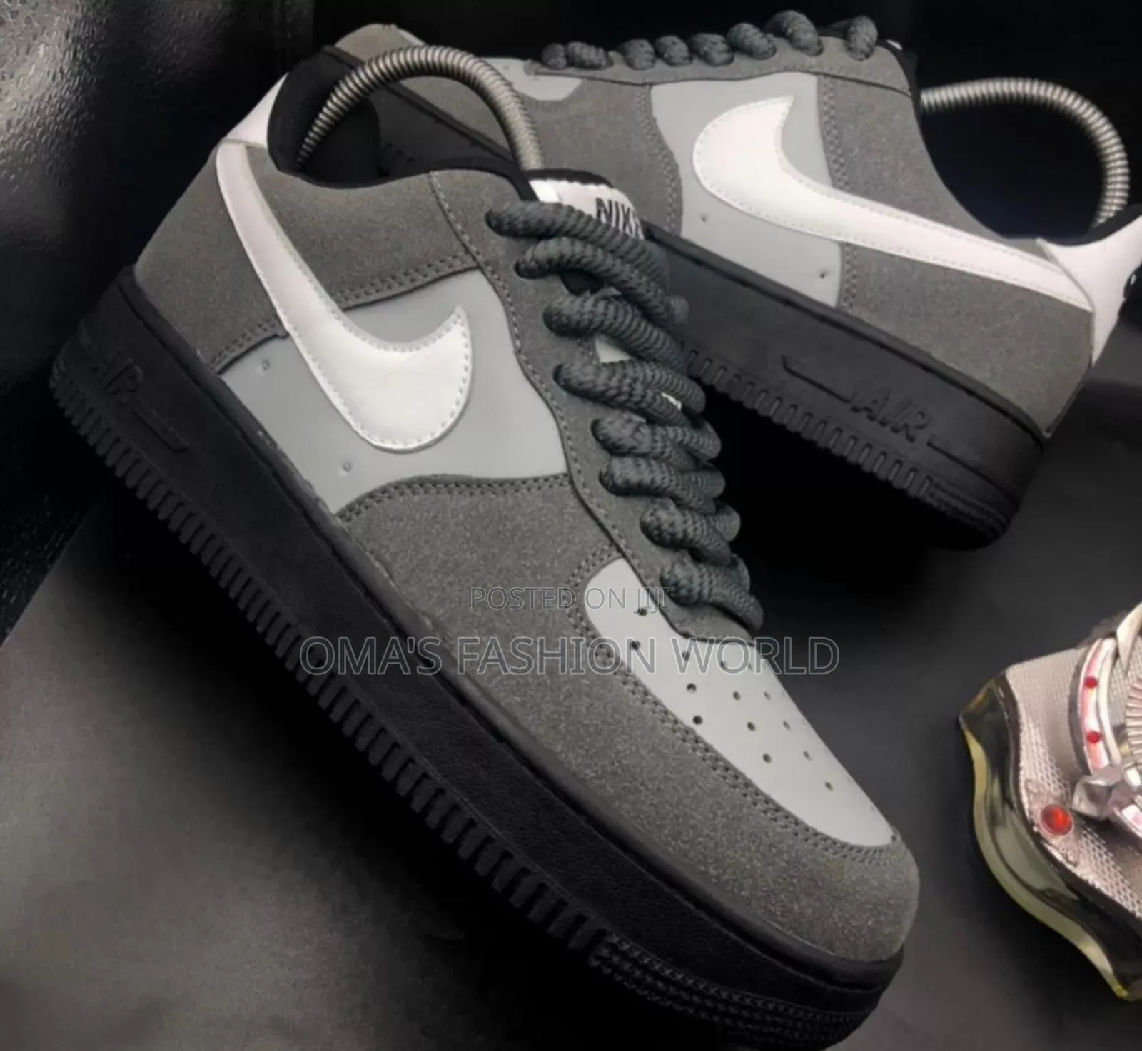 Quality Luxury Nike Sneakers Available as Seen