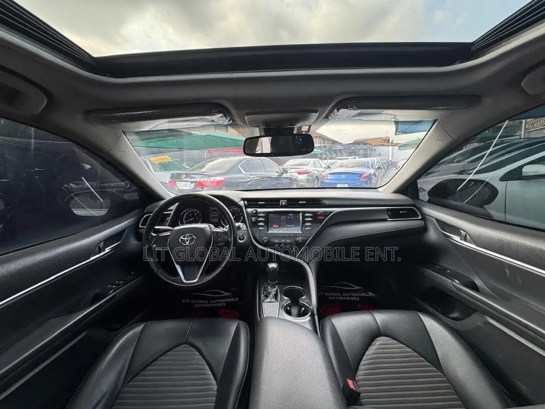 Toyota Camry SE FWD (2.5L 4cyl 8AM) 2018 Silver