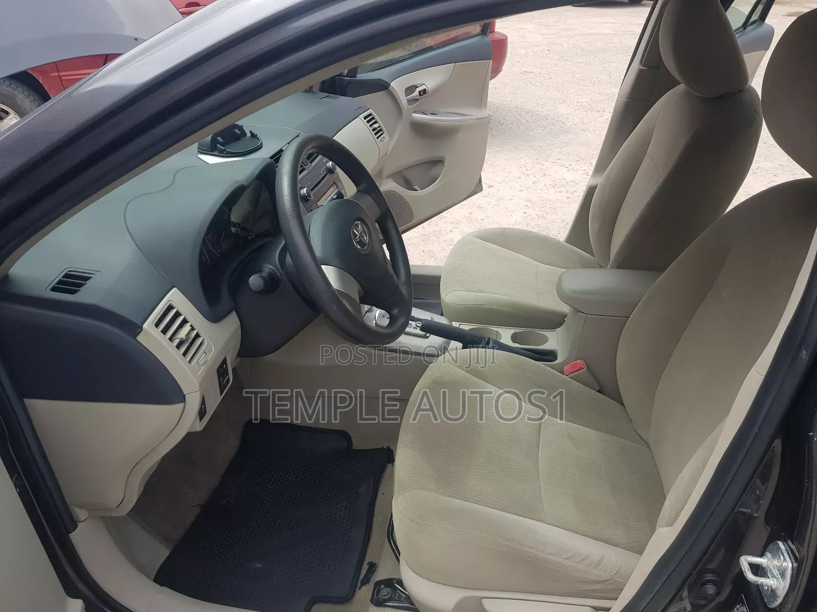 Toyota Corolla LE 4dr Sedan (1.8L 4cyl 4A) 2012 Gray