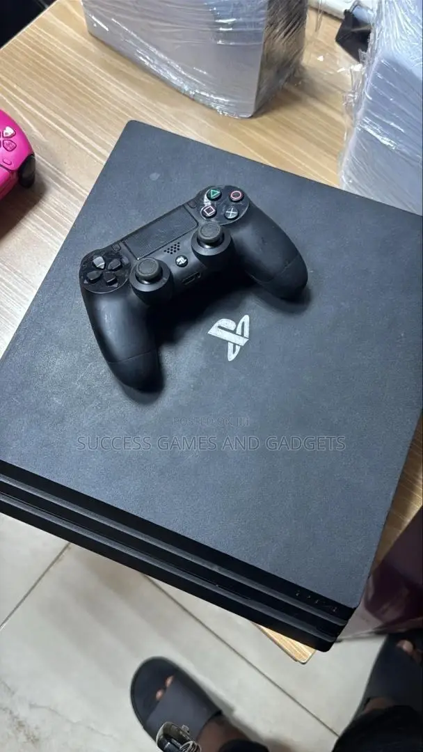 Ps4 Pro, One Pad With 8games