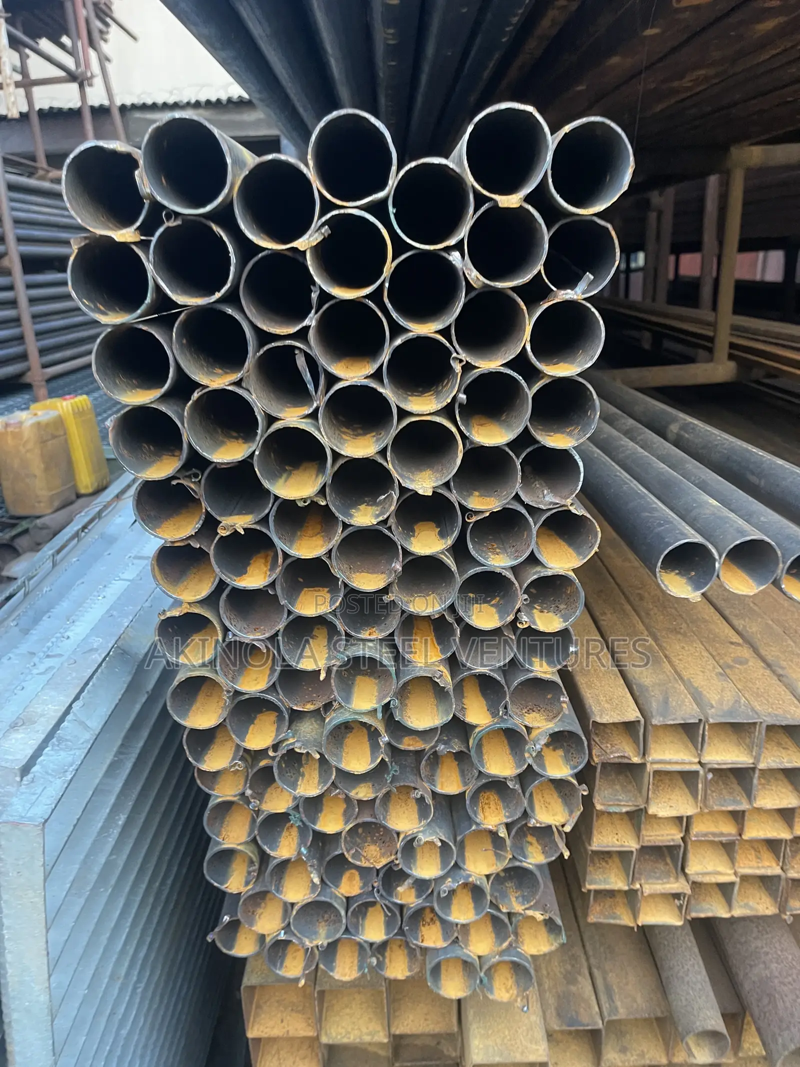 1.5 Inch by 2mm Mild Steel Black Pipe (1,1/2")